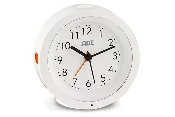 ADE ALARMKLOK ANALOOG SILENT M/LICHT WIT (IN.2AA)